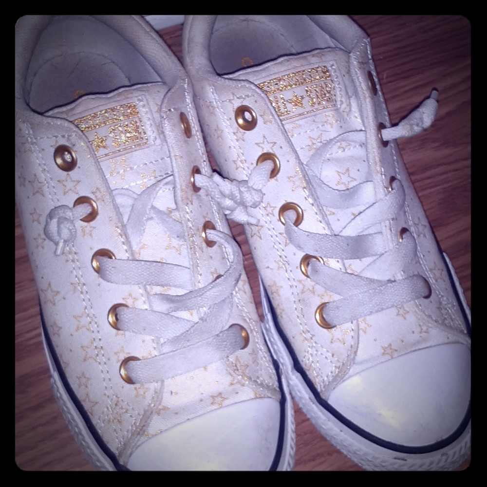 Girls converse size 4